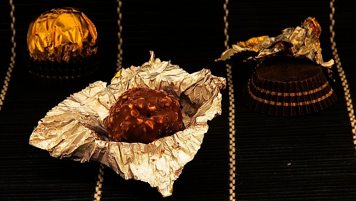 dans notre société consumériste les fêtes sont en partie comment des rocher beaux a voir, bon a manger, qui passe vite et laisse en arrière plan des ordures