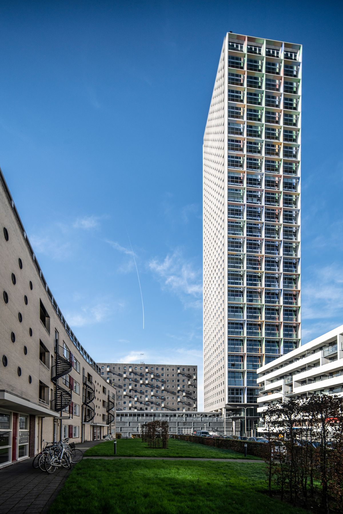 Westpoint  in Tilburg 142m hoog. Sony A7R Mark3 , Sigma adapter, Canon TS-E 17 mm. 1/1250- F4, iso 200