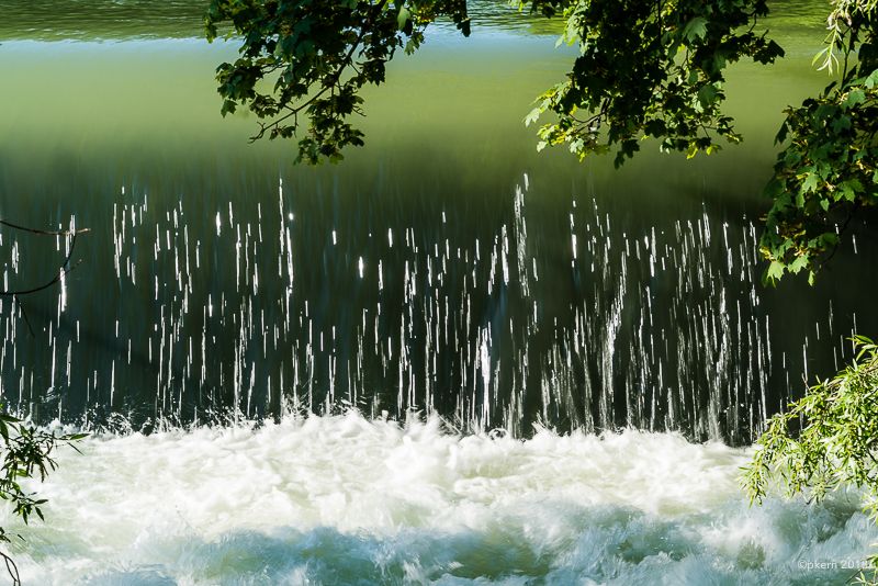 Mitten in München - Isar Eisbach